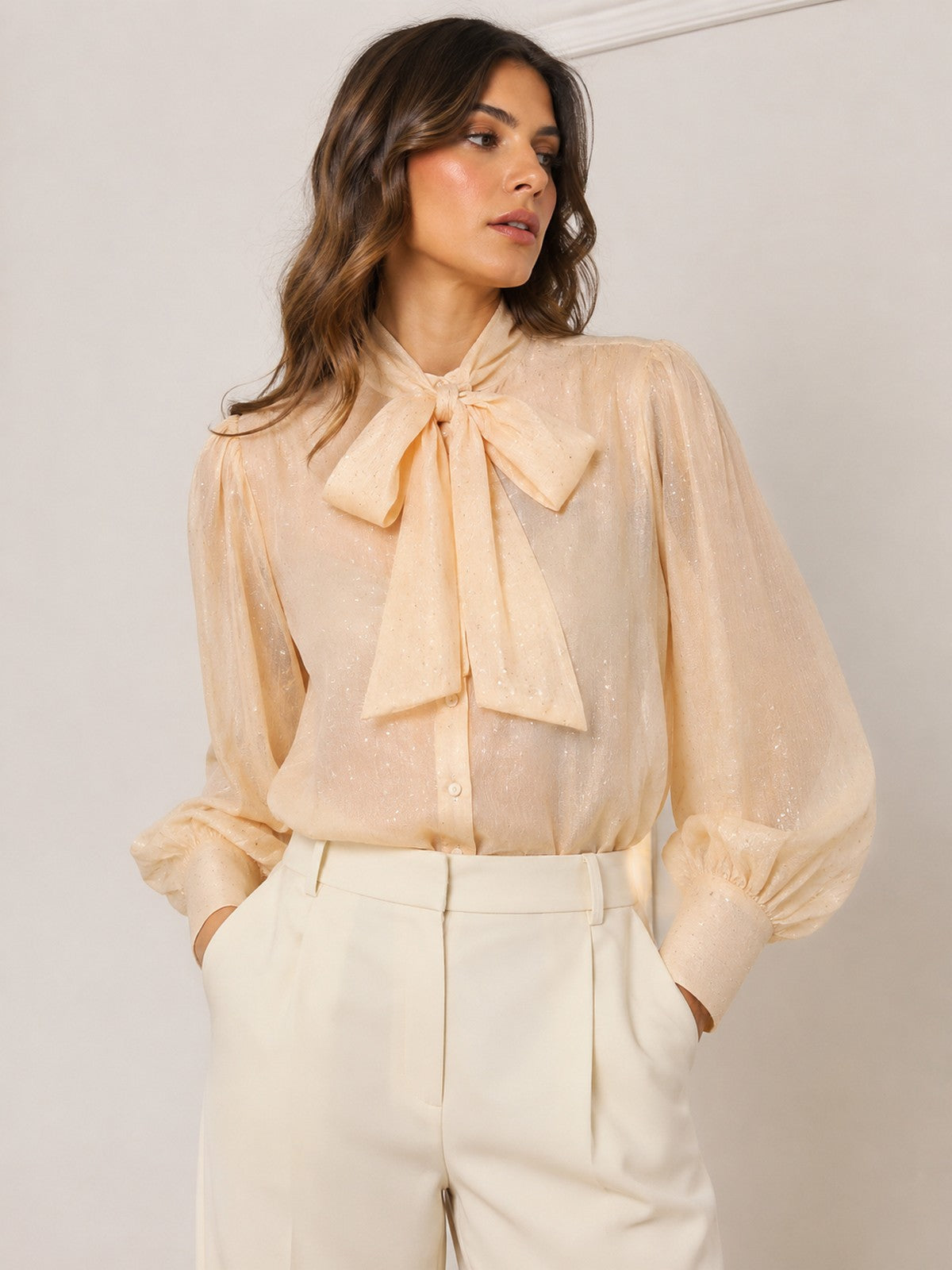 Camicia Donna Actualee Beige Cipria con Fiocco al Collo e Maniche a Sbuffo  Art. 16148 CA000612